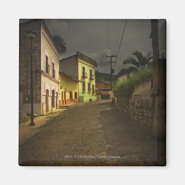 Cobblestone Road & Gult Byggnad i Mexiko Magnet (Framsidan)