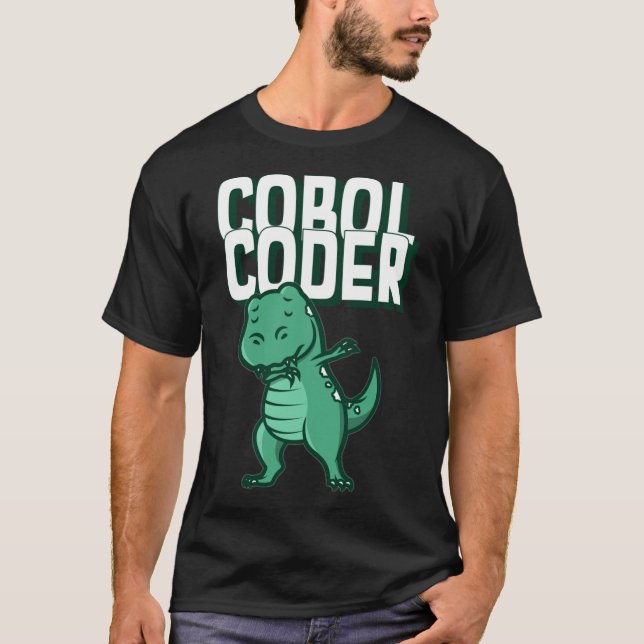COBOL Coder Dinosaur Programmer Essential T-Shirt (Framsida)