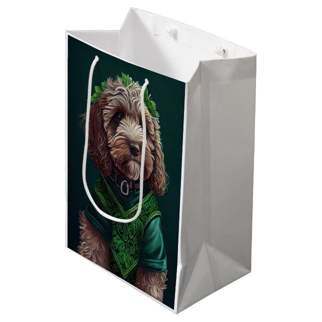 Cockapoo Hund i St. Patrick Dress (Framsidan Vinklad)