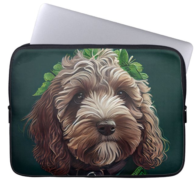 Cockapoo-hund i St. Patrick's Day-dräkt Laptop Fodral (Framsidan)