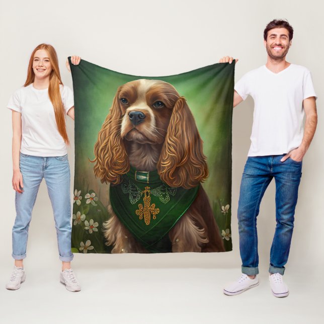 Cocker Spain Hund i St. Patrick Dress Fleecefilt (På plats)