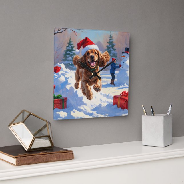 Cocker Spaniel springer i snö med julhatt Fyrkantig Klocka (Kontor)