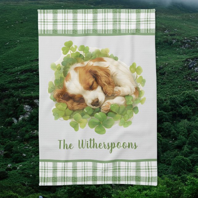 Cocker Spaniel Valp som sover i Shamrocks Plaid  Kökshandduk (Skapare uppladdad)