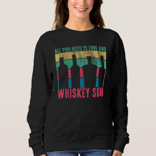 Cocktail Allt du behöver är Kärlek och Whiskey Sou T Shirt