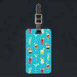 Cocktail Mönster på Teal Background Bagagebricka<br><div class="desc">Sömlös bakgrund i mönster med alkoholdrinkar av martini margarita tequila vodka vektor © och ® Bigstock® - Med ensamrätt på Höger.</div>