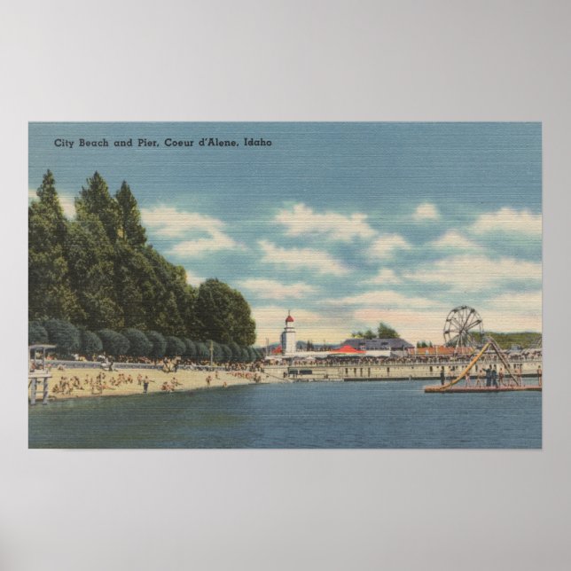 Coeur d'Alene, ID - View of City Beach & Pier Poster (Framsidan)