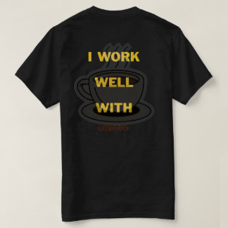 Coffee älskare t-shirt - jag arbetar bra med kaffe
