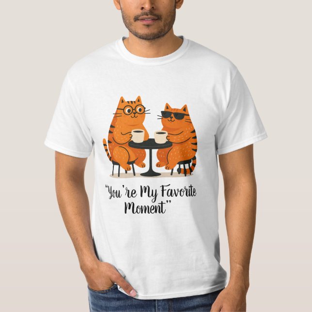 Coffee Date Cat Couple T-Shirt (Framsida)