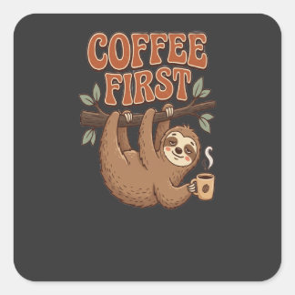 Coffee First Funny Sloth Sticker Fyrkantigt Klistermärke