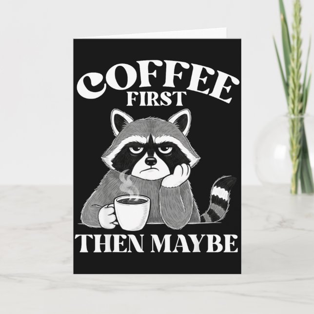 Coffee First Then Maybe Funny Introvert Raccoon Co Kort (Framsida)