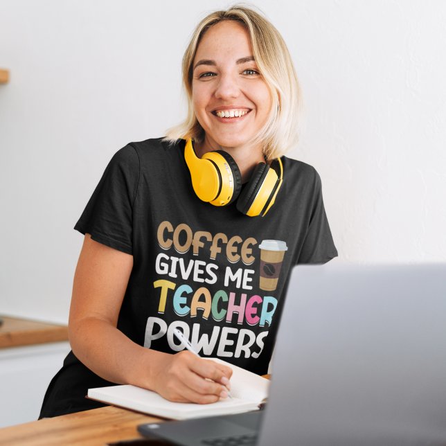 Coffee Gives me Teacher Powers T Shirt (Skapare uppladdad)