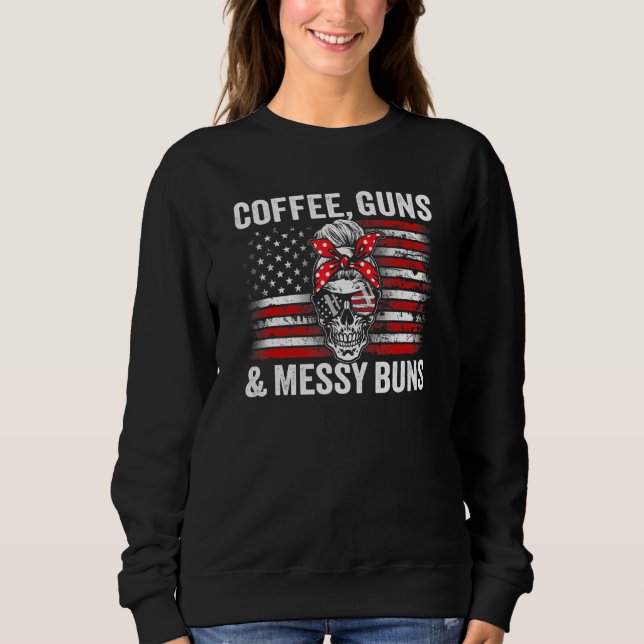 Coffee Guns & Messy Buns Pro Gun Womens Skull Usa T Shirt (Framsida)