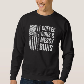 COFFEE GUNS & MESSY BUNS - Womens Funny Gun Owner Lång Ärmad Tröja