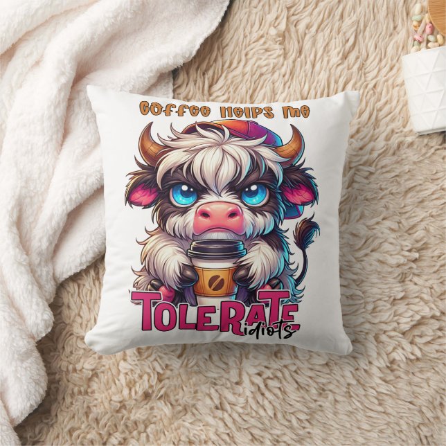 Coffee Helps Me Tolerate Idiots  Kudde (Filt)