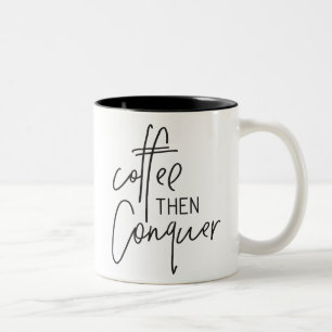 COFFEE KONKURRERAR DÄREFTER svartvit modern chic Två-Tonad Mugg