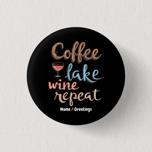 Coffee, Lake, Wine, Repeat Funny Vacation Saying Knapp (Framsida)