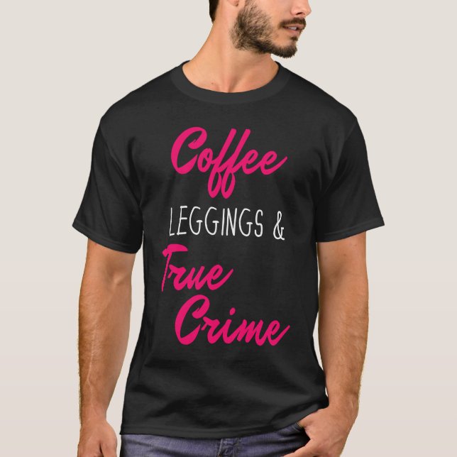 Coffee Leggings & True Crime   Loves True Crime T Shirt (Framsida)