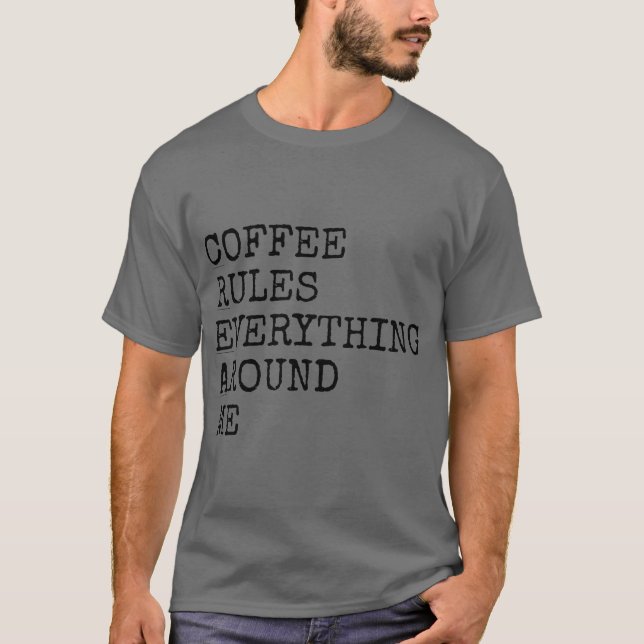 Coffee regler allt omkring mig t shirt (Framsida)