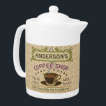 Coffee shop med koppen skapar din egna personlig<br><div class="desc">Denna kaffe-themed tekanna är perfekt för någon som kör deras egna coffee shop eller har ett kaffetema i deras hem- kökdekor. Gjort i retro brunt, antyder grönt, lila och av orangen, denna espresso/den cappuccino inspirerade designen presenterar en kopp på en saucer, två personligtextbaner och ord "coffee shop/ny stek/underbar anstrykning" i...</div>