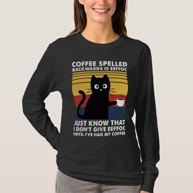 Coffee Spelled Backwards is Eeffoc Funny Black Cat T Shirt (Framsida)