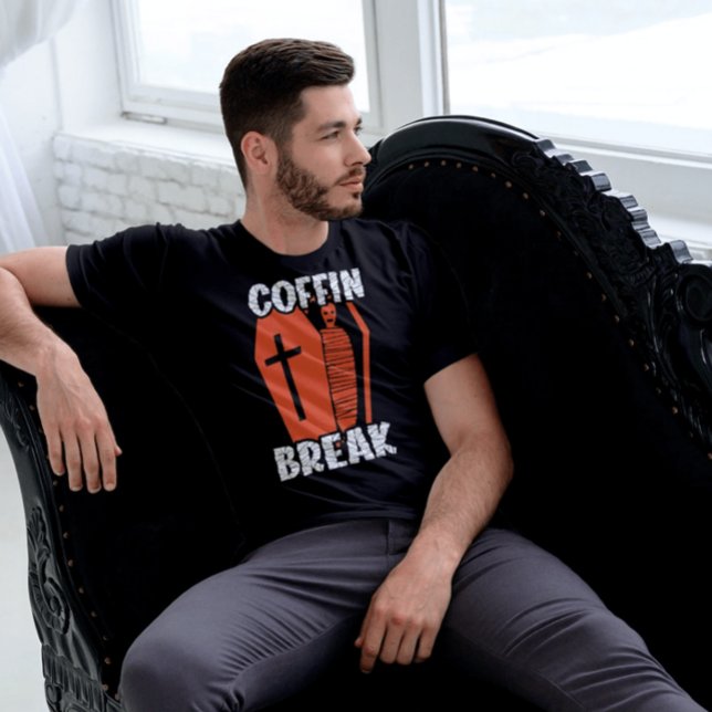 Coffin Break Funny T Shirt (Skapare uppladdad)