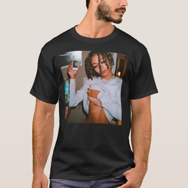 Coi Leray Tapestry   T Shirt (Framsida)