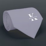 Coin Grått Elegant Monogram   Namn | Ensidig Slips<br><div class="desc">En ensidig elegant med ett fet, vitt monogram över Grått-bakgrunden från Coin. Ovanpå detta monogram sitter ditt förnamn eller efternamn som är skrivet i alla huvudstäder. Om du vill ha ett djärvare utseende för namn inuti det stora brev kan du göra följande: Använda anpassningsfunktionen och redigera och klicka på namn....</div>