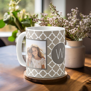 Collage för 2 foto - Taupe Quatrefoil och Monogra Kaffemugg