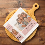 Collage Friend Photos | Grattis på födelsedagen Gi Kökshandduk<br><div class="desc">Collage Friend Photos | Grattis på födelsedagen Gift.Gör din väns födelsedag extra speciell med den här anpassningsbar presenten som innehåller en samling av dina favoritstunder tillsammans! Den här rosan-temade födelsedagspressen är endast tillgänglig på Zazzle,  och det är perfekten att visa din vän hur mycket de elak till dig.</div>