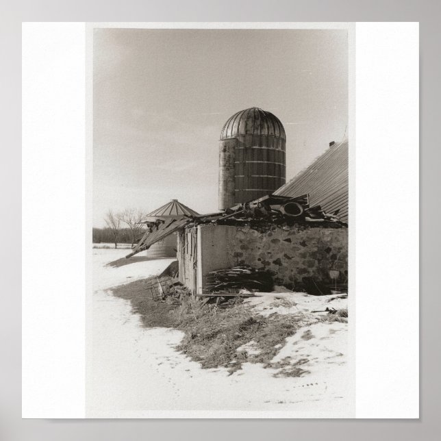 Collapsed Barn Poster (Framsidan)