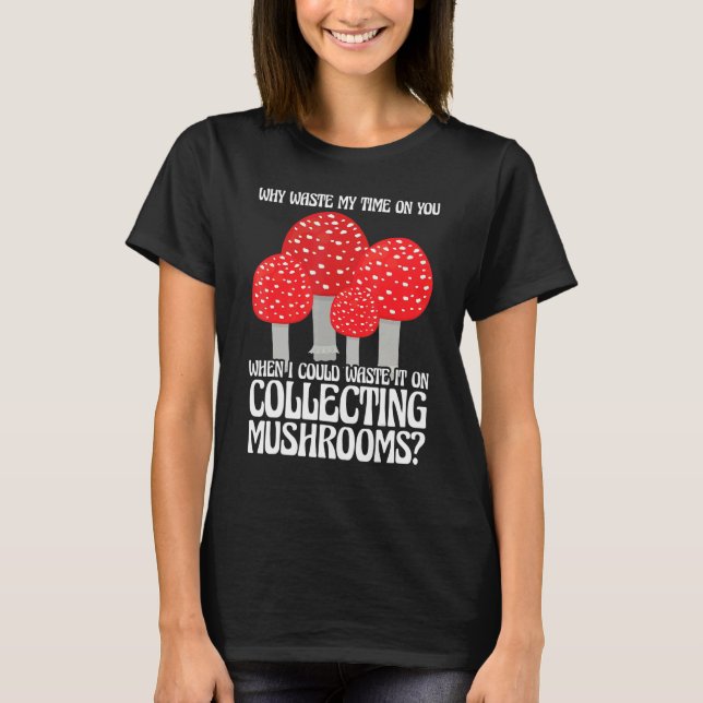 Collecting Mushrooms Mushroom Hunting T Shirt (Framsida)