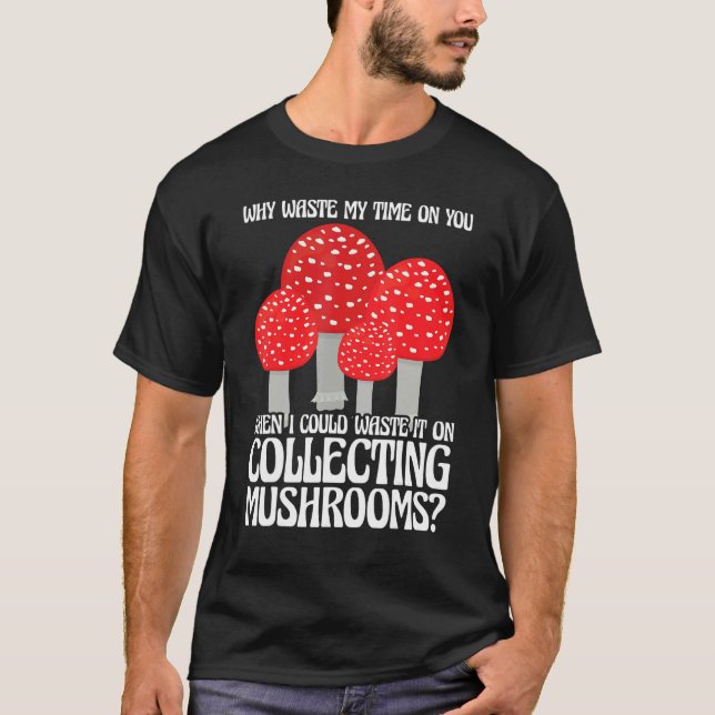 Collecting Mushrooms Mushroom Hunting T Shirt (Framsida)