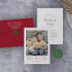 Minimalistiskt Red Yarly Family Photo Julgransprydnad Keramik (Minimalist Red and Green Holiday Collection by Fresh & Yummy Paperie.)