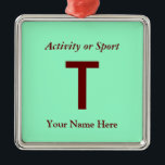 College eller High School Varsity Brev Keepsaké Julgransprydnad Metall<br><div class="desc">Klicka på "anpassa" om du vill anpassa presenten med din egen bakgrund och egna teckensnittsscheman i färg.</div>