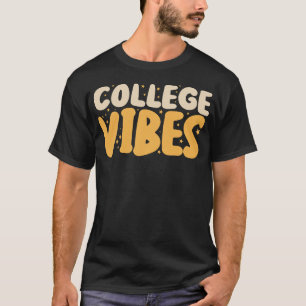 College Vibes College Lag Retro 1:a Dag T-Shirt