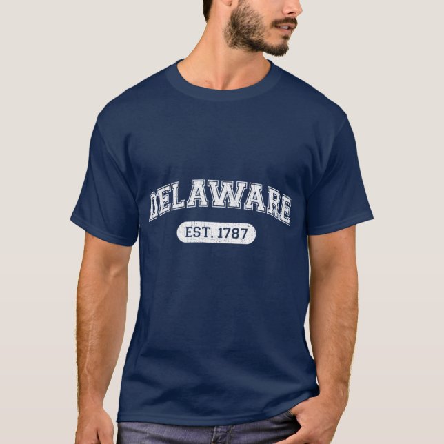 CollegeStyle Delaware 1797 Distressed University F T Shirt (Framsida)