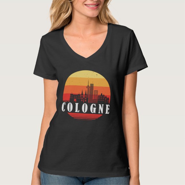 Cologne Skyline in Retro Vintage Style T Shirt (Framsida)