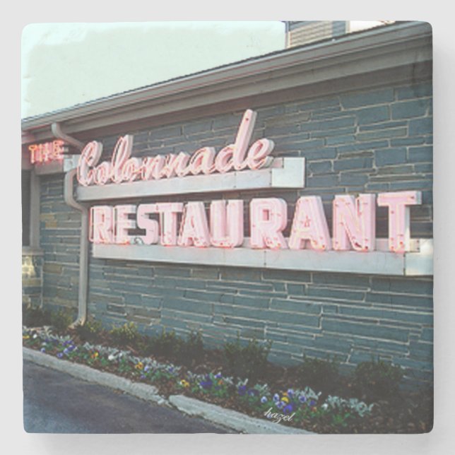 Colonnad Atlanta, Colonnad, Colonnad Stenunderlägg (Framsidan)