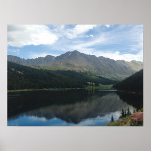Coloradbergen Serene Sjö och Himmel Poster