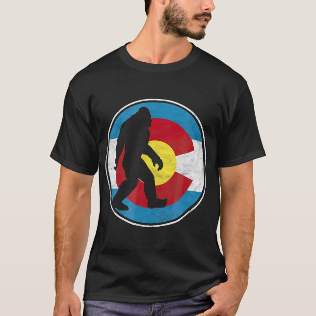 Colorado Flagga Bigfoot Silhouette Design Retro T Shirt (Framsida)