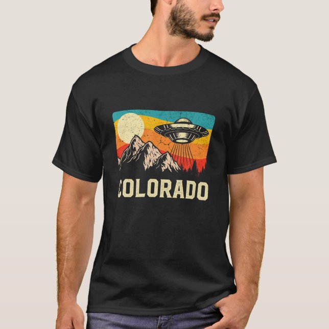 Colorado UFO Alien Spaceshöftbergen Retro Hikin T Shirt (Framsida)