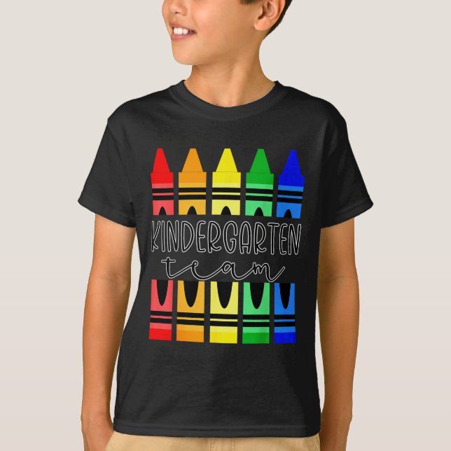 Colorful Crayon Kindergarten Team Tee For Teachers (Framsida)
