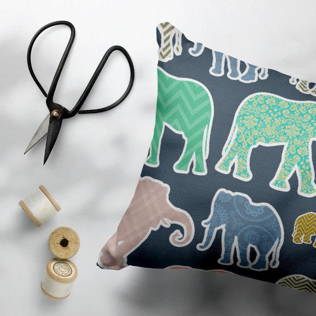 Colorful Elephants, Mönster of Elephants, Zigzag Prydnadskudde (Skapare uppladdad)