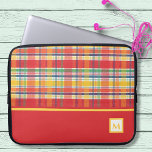 Colorful Red Madras Play Monogram Laptop Fodral<br><div class="desc">Den här roliga bärbara väskan mönster stil kommer att bli en av dina favoriter för honom eller henne. Skapat i ett färglöst mönster i primärt färg med röd kontrast. Anpassa bara monogramtexten i den enkla Zazzle-redigeraren.</div>