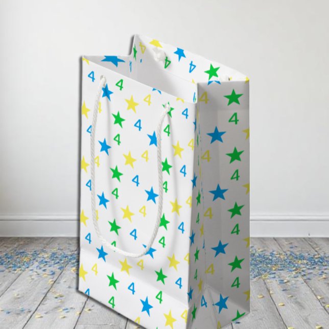 Colorful Stars Boys 4e födelsedagen (Skapare uppladdad)
