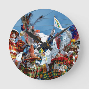 Colorful US Virgin Islands Mocko Jumbie Jamboree Rund Klocka