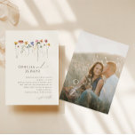 Colorful WildblomBeige Monogram Photo Bröllop Inbjudningar<br><div class="desc">Den här färgstarka jokerblomman med monogram fotobröllop är perfekt för ditt enkla, vismliga boho-regnbåge sommar bröllop. Den ljusa, förtjusande rosan, gulten, orangen och blommigten guld färg i ge känner sig som en vintage av minsta möjliga elegant-vår-hippie -trädgård. Den moderna designen är konst och delikat och ger en klassisk, jordfin ängsskugga...</div>