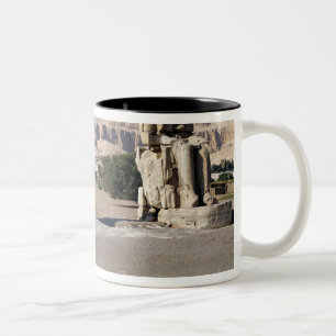 Colossina av Memnon, statyer av Amenhotep Två-Tonad Mugg