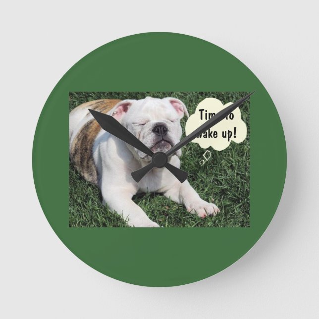 COMEDIC BULLDOG AWAKENS WALL CLOCK RUND KLOCKA (Framsida)