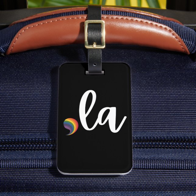 Comma La Kamala Harris Pride Rainbow LGBQ Gay Bagagebricka (Framsida Insitu 2)